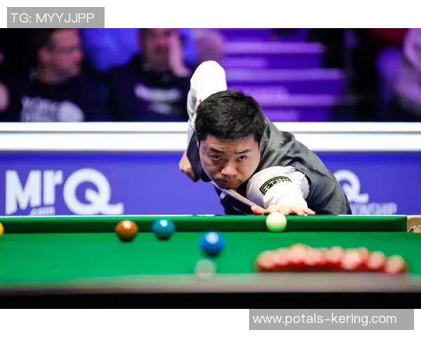 4月27日丁俊晖迎战世界冠军展现巅峰对决的精彩瞬间